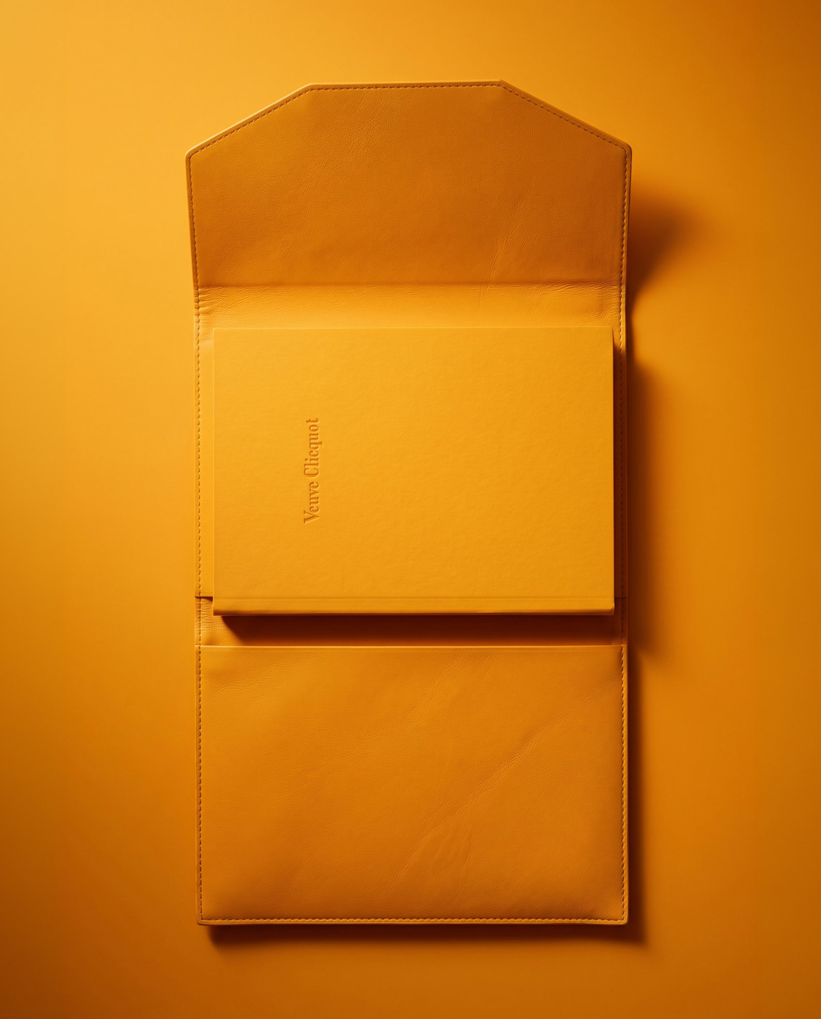 Veuve-Clicquot-notebook_©heyllo-01